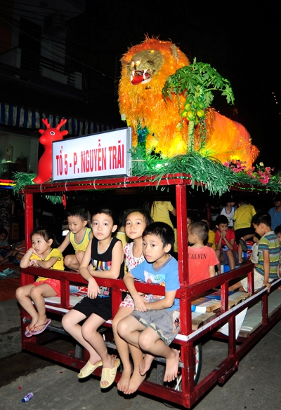 Lung linh lễ hội đường phố ở H&agrave; Giang